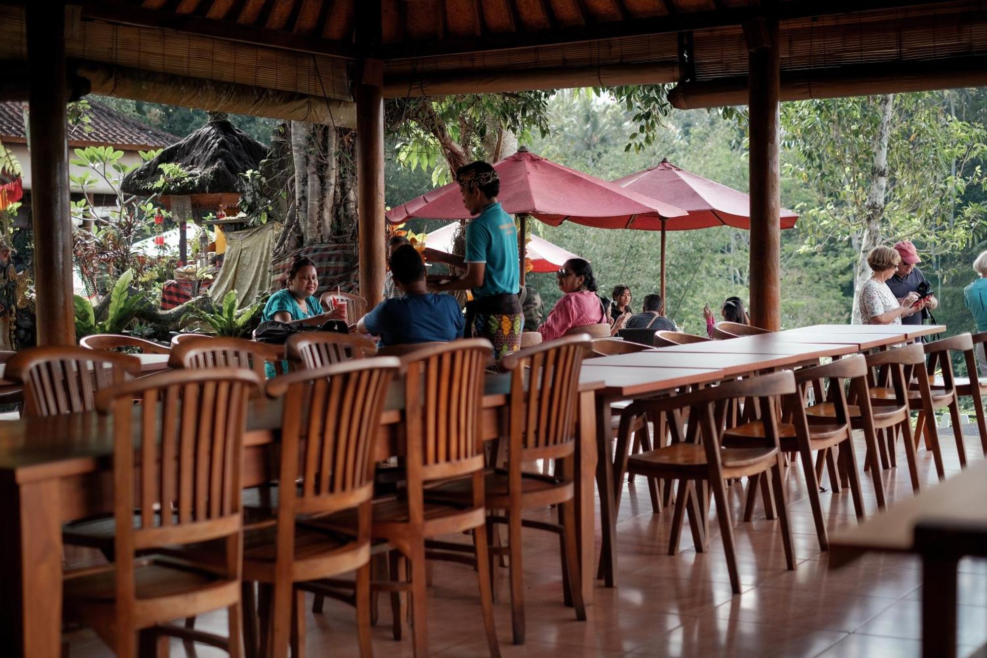 Mahagiri Resort & Restaurant Menanga Exterior foto